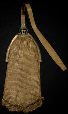 Turn of the 20th century 14K gold mesh purse with original gold strap and double-sapphire clasp, total gold weight: 59.9 dwt. Estimate $2,000-$3,000. Morphy Auctions image.