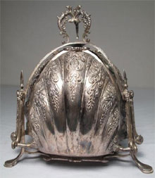 German silver folding muffin warmer, gold-washed interior with pierced guards, stamped '800' with a crown. Estimate $700-$900. Auctions Neapolitan image.